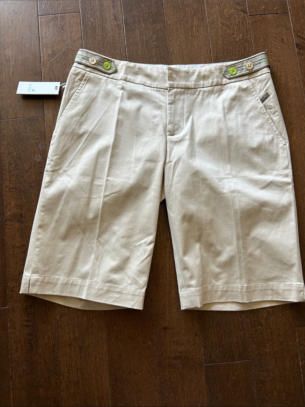 Birdie Cream Mid-Length Tailored Bermuda Shorts Beige size 8 NWT